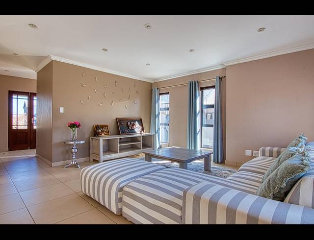 3 BEDROOM HOUSE FOR SALE IN COPPERLEAF ESTATE